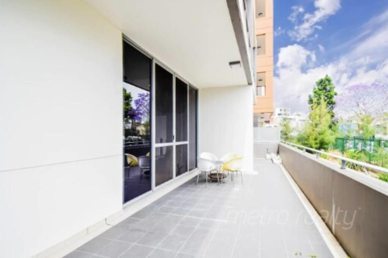 Sun-Drenched 3 Bedroom Apartment In Turrella Mascot Exterior photo